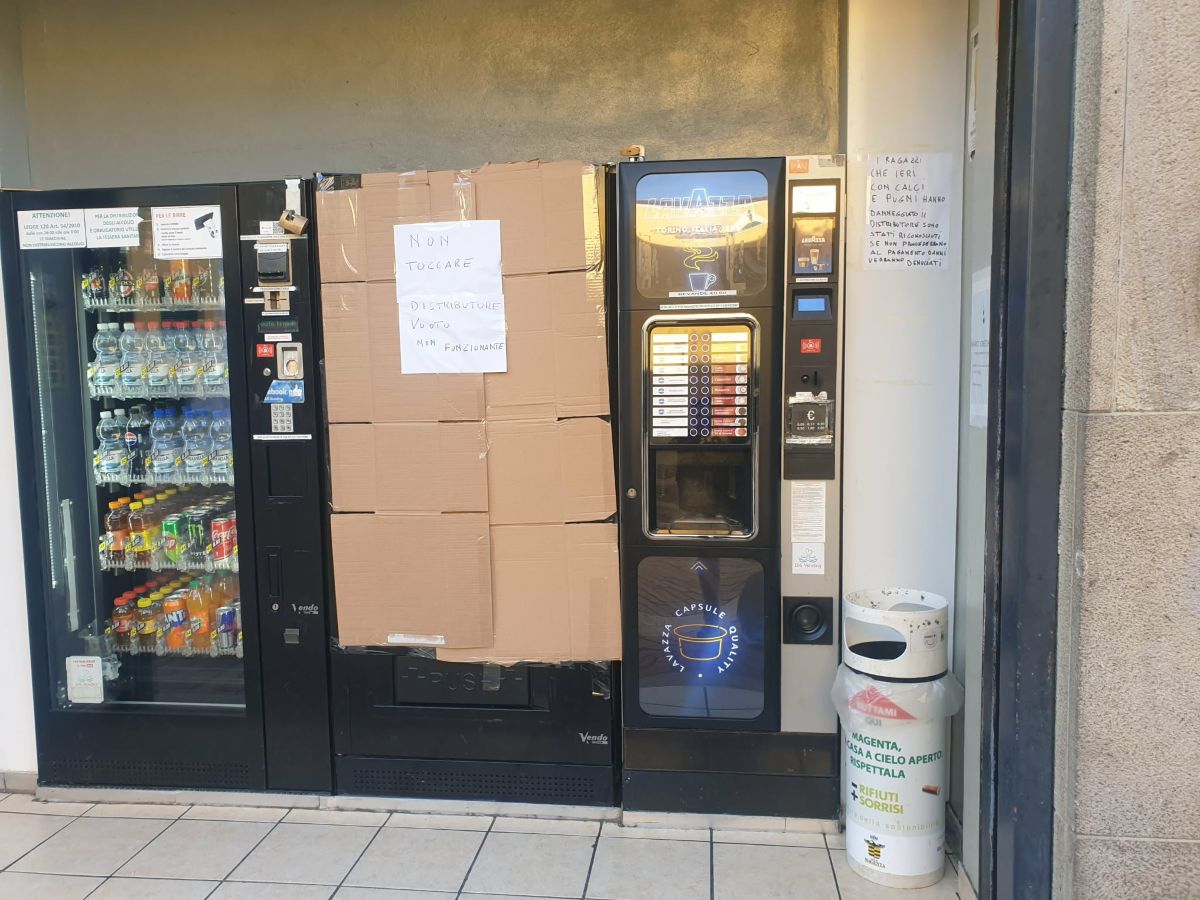 Presepe rotto, distributori presi a calci, partite in&hellip;